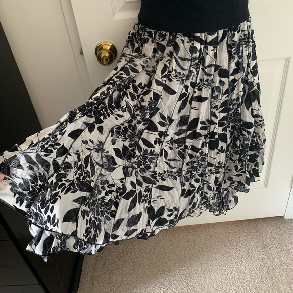 Full and flowy cotton midi skirt with leaf pattern - Picture 5 of 9